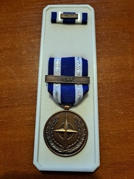 Medal ISAF w pudełku