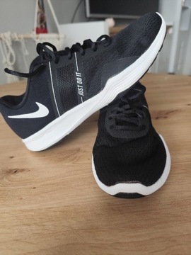 Czarne damskie buty Nike 38,5 