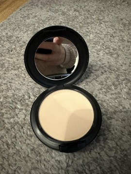 Mac Studio Fix Powder + Foundation NC2