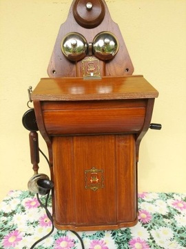 Stary telefon wiszący induktorowy nr 48C