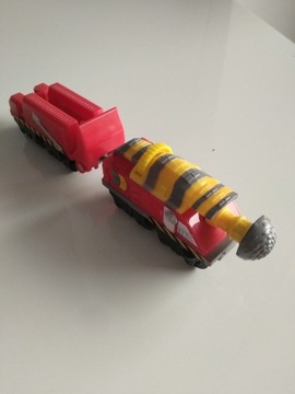 Stacyjkowo wiertnica z wagonem TOMY metal pociąg
