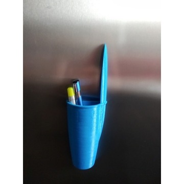 Magnes na lodówkę skuwka organizer na długopisy.