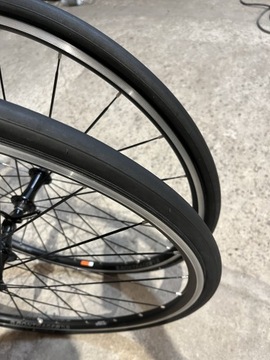 Komplet kół Bontrager TLR +nowe opony Bontrager R1