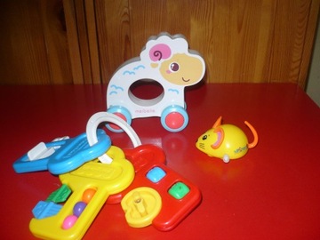 Klucze Fisher Price+owieczka na kółkach+myszka