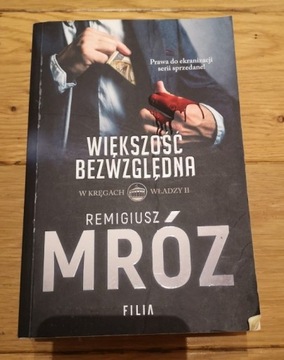 Książka Remigiusz Mróz Większość Bezwzględna 