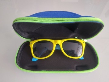 Nowe okulary dziecięce przeciwsłoneczne z etui