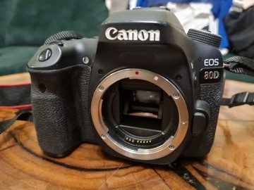 Lustrzanka Canon 80D korpus - body