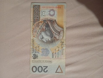 Banknot 200zł z 1994r. Rosnąca czcionka