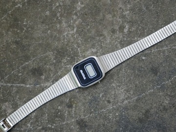 Kolekcjonerski zegarek Multitech malutki 2x2cm