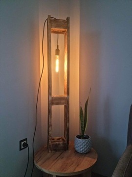 Lampa z drewna 