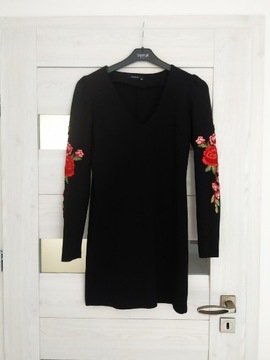 Czarna sukienka z haftem Reserved rozmiar XS 