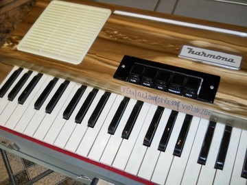 INSTRUMENT KLAWISZOWY HARMONA, KOMPLET.