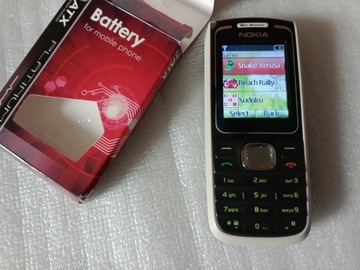 Stary telefon retro komórkowy Nokia 1650 rm-305