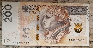 Banknot 200 zł seria AA 6997438 2015 r