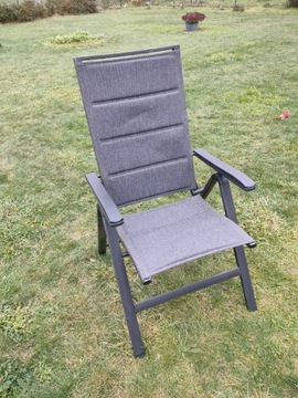 Krzesło materiałowe.                