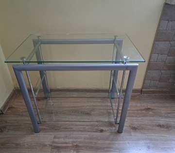 Szklany prostokątny stolik