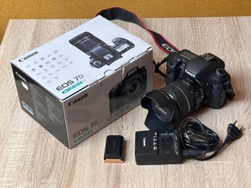 Canon EOS 7D z obiektywem Canon EFS 17-85