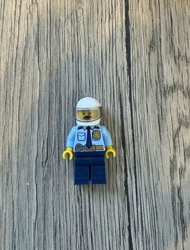 Lego Figurka policjanta cty0703 zestaw 60137
