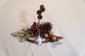 Stroik świąteczny na plastrze drzewnym