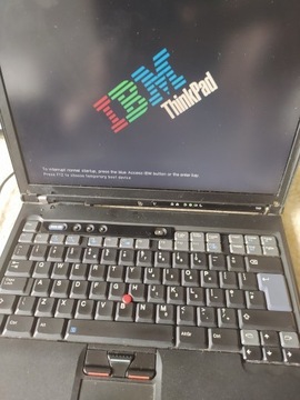 IBM T40 laptop, stacja robocza