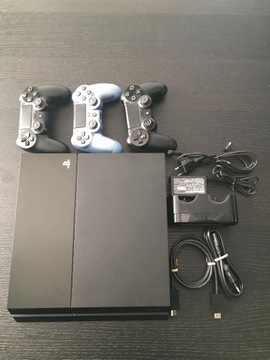 PlayStation 4 + 3 pady z podstawką + 12 gier 