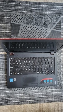 Mały laptop Lenovo 100s