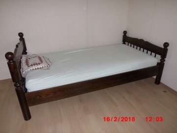 Łóżko drewniane z materacem 110x210