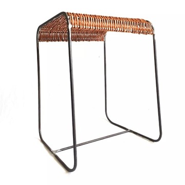 Stolik kawowy pomocnik wiklina stołek metalowy 