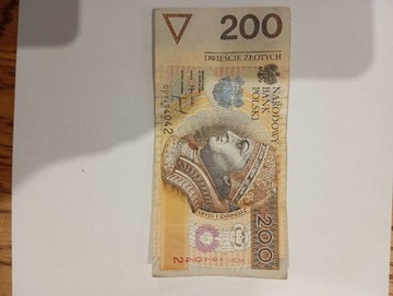 Banknot 200zł z 1994r. Rosnąca czcionka