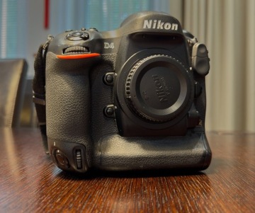 Lustrzanka Nikon D4 korpus