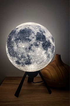 Lampa stołowa w kształcie księżyca 