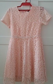 Jasna różowa sukienka