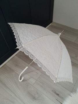 Parasol ślubny, biały parasol koronkowy.