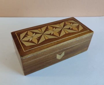 Pudełko drewniane inkrustowane - na biżuterię itp.
