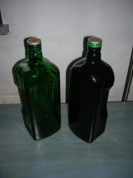 jegermeister 2 duże i ponad 100 mniejszych butelek