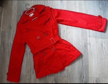 Płaszczyk czerwony z paskiem firmy Casual Tex.