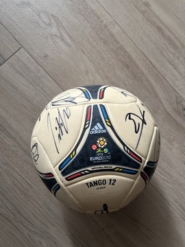 Piłka Euro 2012 z autografami 