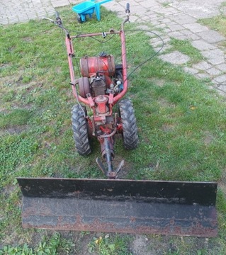Dzik MF70 traktorek ciągnik maszyna rolnicza