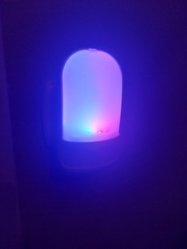 Nocna lampka LED zmieniająca kolor