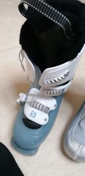 Buty narciarskie młodzieżowe Salomon.