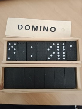 Domino w drewnianym opakowaniu