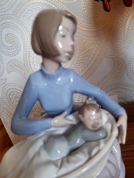 Figurka porcelanowa NAO LLADRO  BOBAS Z MAMĄ . 