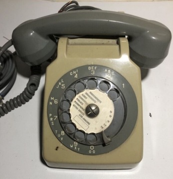 Stary telefon stacjonarny 