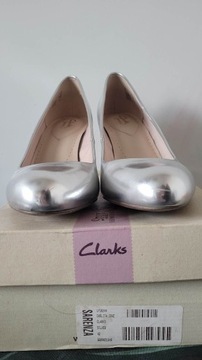 Clarks czółęnka czpilki r. 8, 42 skóra srebrne