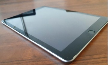 Apple iPad (5nd Gen) 9,7" 2 GB/32GB szary A1823 