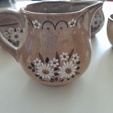 Ceramiczny komplet do kawy.Motyw kwiatowy.