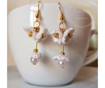 Kolczyki z kwiatkami rękodzieło białe perła złote 