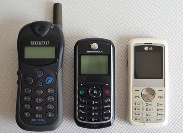 Zestaw trzech starych tel Alcatel LG Motorola