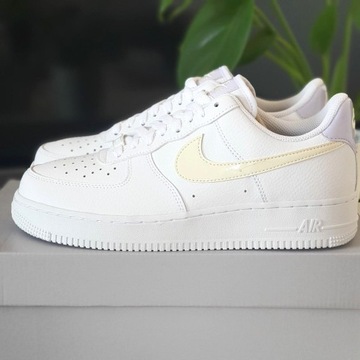 Buty NIKE Air Force 1 '07 - białe / white - r 40.5