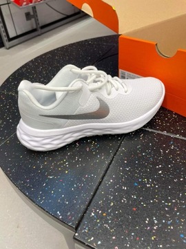 Nike Revolution 6 NN